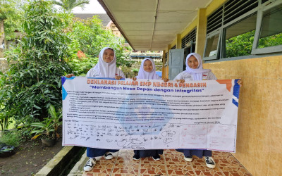 Deklarasi Bahaya Judi Online dan Radikalisme, Murid SMP N 4 Pengasih Perkuat Karakter dan Wawasan Kebangsaan